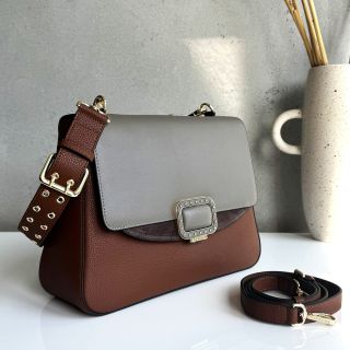 🍂👜GRACE🍁 Jemné línie, talianska precíznosť a dokonalé vnútorné prevedenie – GRACE je kabelka, ktorá ťa bude sprevádzať...