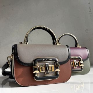 ⭐ Elegantná & luxusná ✨ Objav IT Jewel od CROMIA — kabelku, ktorá mení všedný deň na zážitok. Precízne spracovanie,...